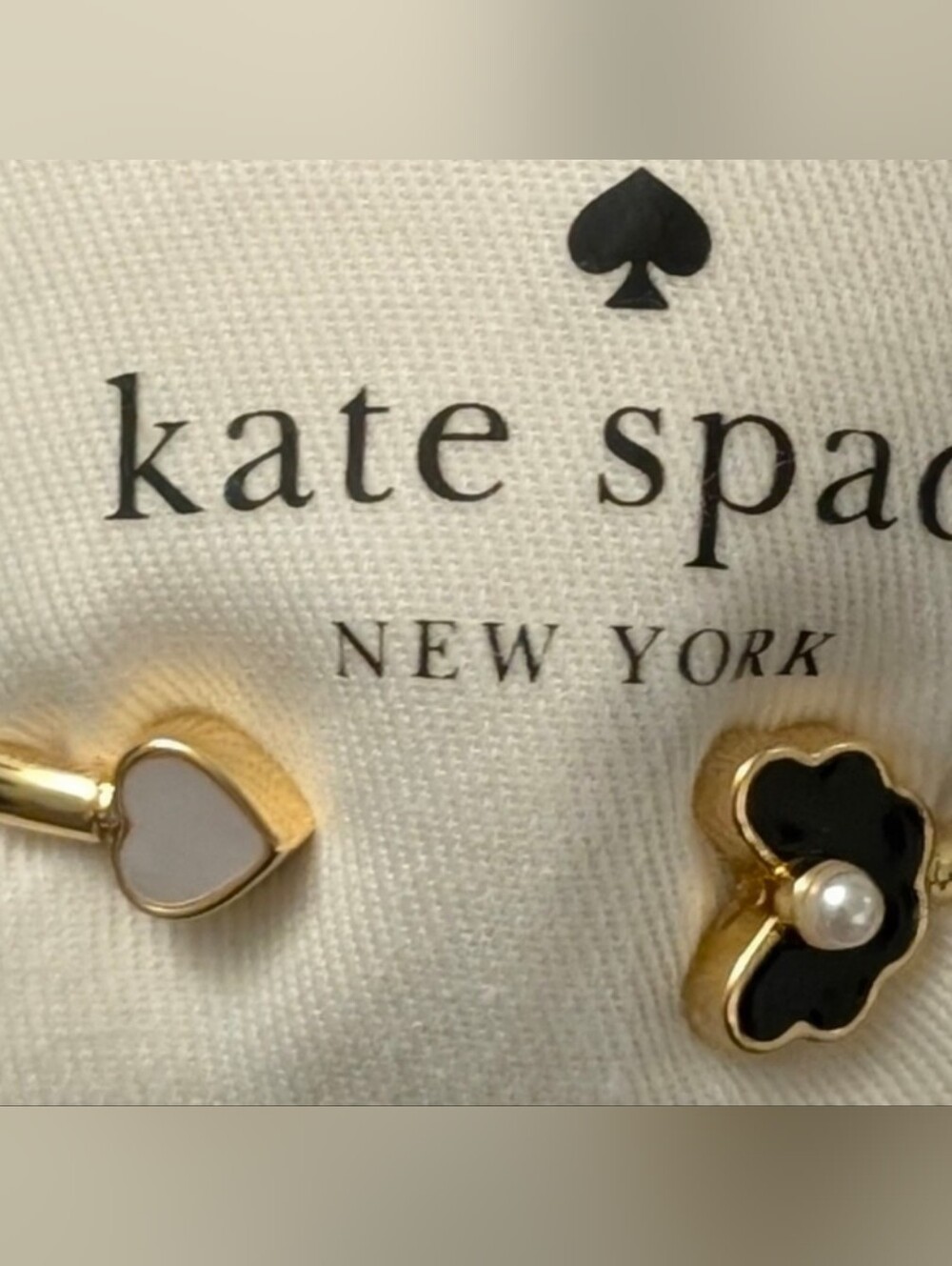 Kate Spade ♠️ Black flower white pearl KATE Spade flex cuff hinge bracelet - Picture 3 of 4